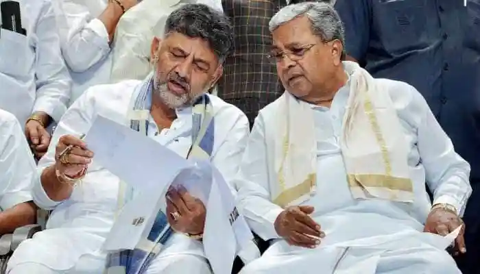Siddaramaiah Invites Shivakumar For Breakfast