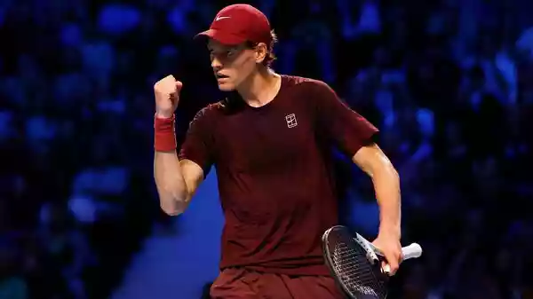 Sinner clinches 20th straight indoor hard court win