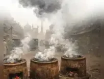 Delhi's government is banning tandoors in a desperate attempt to combat smog, a move the author argues distracts from real solutions like vehicular emissions