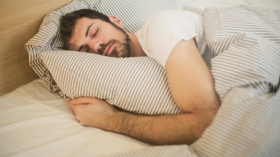 Sleep disorders are far more common than many people imagine, increasingly becoming a lifestyle health issue affecting various age groups. While we might associate sleep difficulties with the young or the elderly, they are prevalent across society. Melatonin supplements can be particularly beneficial for individuals whose natural sleep-wake cycle is disrupted. These supplements are often used by people suffering from jet lag or by shift workers whose schedules clash with their body clocks. Additionally, they may offer help to those with chronic insomnia, and in specific cases, a physician might recommend them for children with conditions such as Autism Spectrum Disorder (ASD) or Attention-Deficit Hyperactivity Disorder (ADHD).