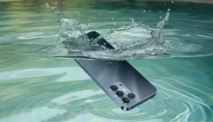 Smartphone fell in water