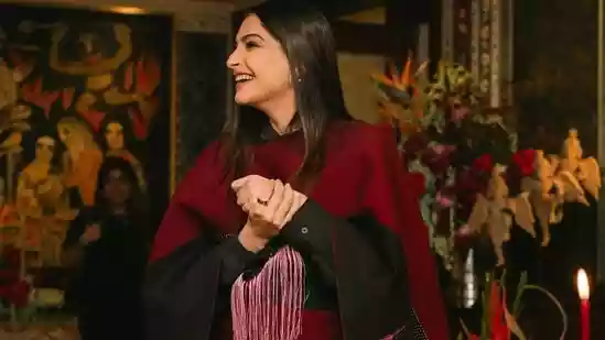 Sonam Kapoor turns heads in Manipuri Akha set in Mumbai