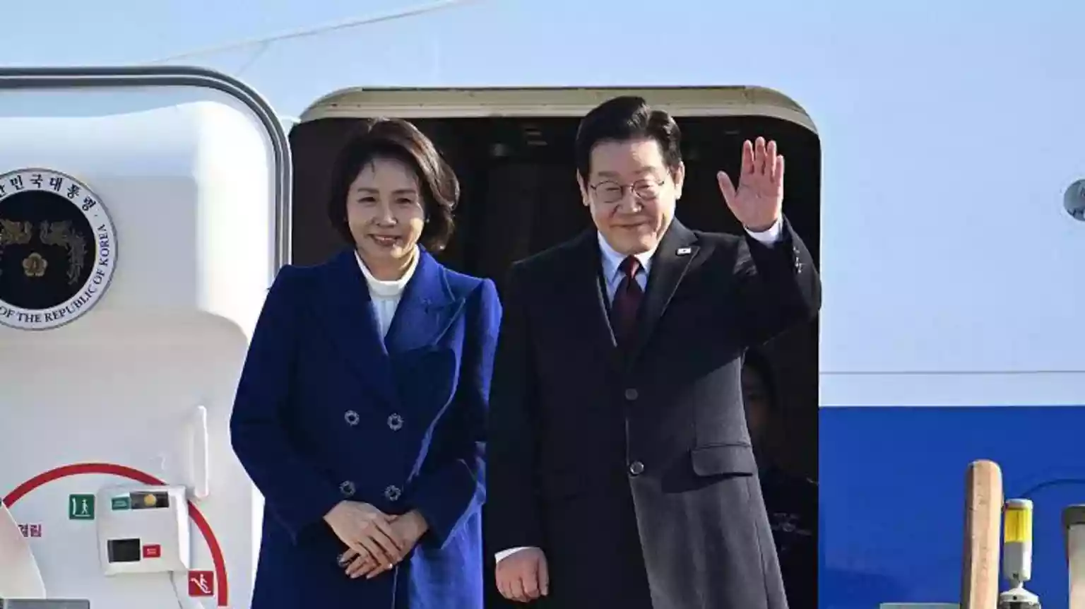 South Korea's President Lee Jae Myung is set to meet Chinese leader Xi Jinping as he seeks to reset frayed ties with his country's biggest trading partner