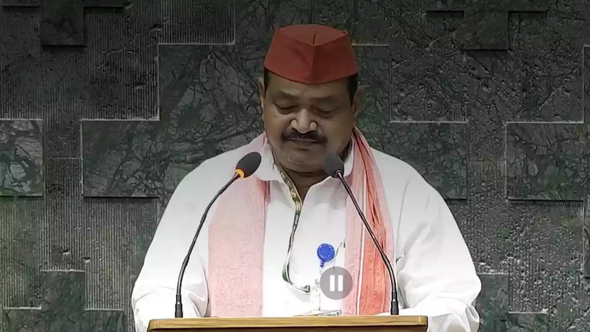 Samajwadi Party Lok Sabha MP Ajendra Singh Lodhi has been booked in Mahoba under charges of assault on a public official and promoting hate after he called