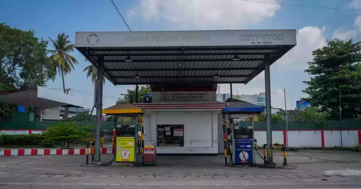 Sri Lanka shortens work week to conserve fuel