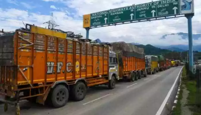 Traffic department officials have informed that vehicular movement on the national highway has been stopped in both directions, from Jammu towards Srinagar and