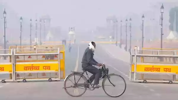 Delhi residents continue to grapple with high pollution levels as thick layer of smog blankets national capital on November 22. As an emergency response