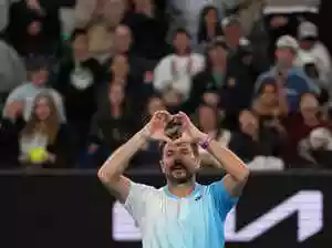 Australian Open: Wawrinka had to dig deep Thursday to edge Arthur Gea in a 4-hour, 33-minute epic to become the first man 40 or older to reach the third round