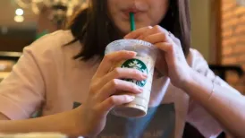 Starbucks says it is selling a 60% stake in its business in China as part of a $4bn (£3.04bn) deal with investment firm Boyu Capital. Under the agreement