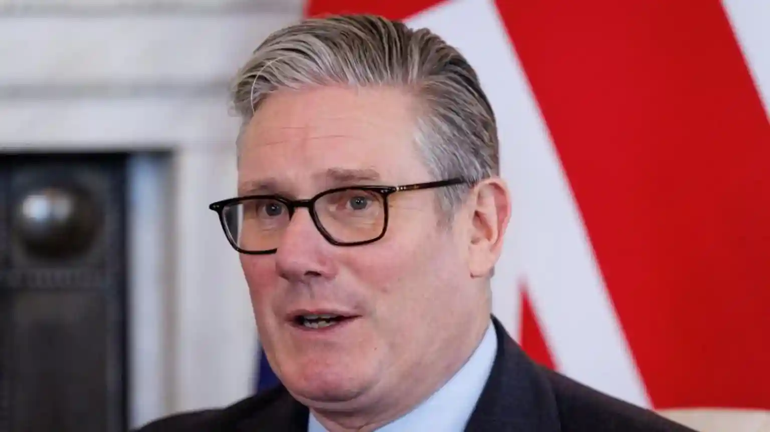 Starmer and Trump discuss need to reopen Hormuz Strait