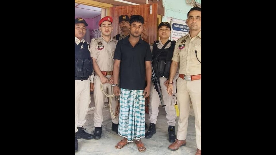 <h4>STF arrests Assam man, 21, for links with Pak-based Shahzad Bhatti terror group</h4><h4>The Assam police’s Special Task Force (STF)
