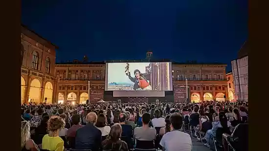 Towards the end of December, I watched the restored, original version of Sholay at a Delhi theatre. I hadn't expected to be enthralled