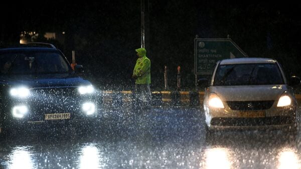 <strong>Delhi weather alert</strong>: Delhi and the National Capital Region (NCR) on Sunday afternoon received moderate rainfall, causing traffic snarls in some parts of the city. The India Meteorological Department (IMD) reported showers in areas including Preet Vihar, Rajeev Chowk, ITO, Jafarpur, India Gate, Akshardham, Safdarjung, and Lodi Road. Nehru Stadium, Defence Colony, Lajpat Nagar, Kalkaji, Ayanagar and Deramandi also logged rainfall, it added.