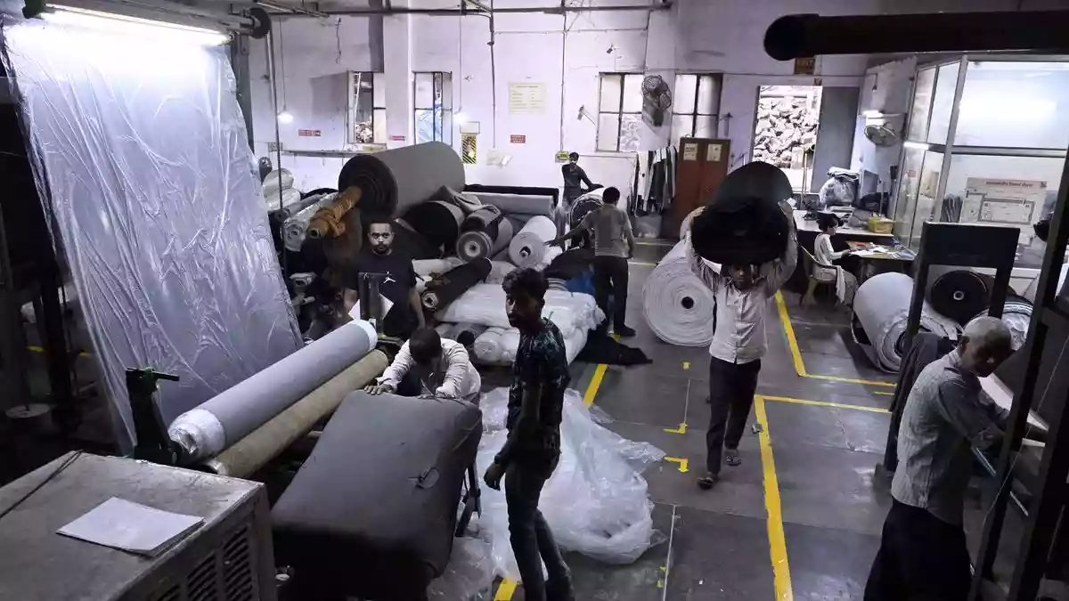 Strong demand lifts manufacturing PMI to 59