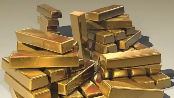 <strong>Gold and silver prices in your city on October 1:</strong> Gold prices today are steady near record highs as investors seek safe haven choice amid a turbulent market outlook. The US government shutdown, geopolitical issues in the middle-east, and keen eyes on central bank rates have kept gold and silver buoyant.