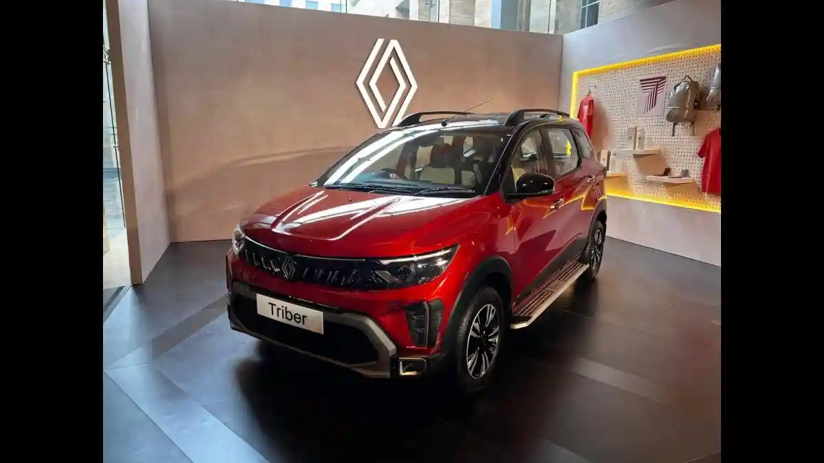 <strong>Renault Layoffs:</strong> French carmaker Renault SA is mulling plans to reduce the workforce by as many as 3,000 employees worldwide in support services such as human resources, finance and marketing, according to French news site l'informe. It will be around 15 per cent of the total workforce of the carmaker.