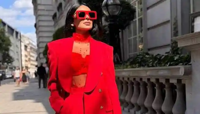 <strong>Who Am I? Guess The Actress: Born in Surrey, British Columbia, Canada, the actress has two sisters—Rubina, Sabrina, and a brother Suhail. She is a high school (from L.A. Matheson Secondary School) drop-out who headed to Mumbai to fulfill her showbiz dreams.</strong><strong>Who Am I? Guess The Actress: Born in Surrey, British Columbia, Canada, the actress has two sisters—Rubina, Sabrina, and a brother Suhail. She is a high school (from L.A. Matheson Secondary School) drop-out who headed to Mumbai to fulfill her showbiz dreams.</strong><strong>Who Am I? Guess The Actress: </strong>In today's 'Who Am I?' series, we will dig deeper about a famous name from Punjabi film industry who has not only remained number 1 star for many years but is someone who kickstarted her journey from Bollywood, did television for the longest time and eventually moved to Punjabi movies where success kissed her cheeks. Can you guess her name?Yes, we are talking about actress Neeru Bajwa who currently is one of the highest-paid actress of Punjabi cinema. She began her acting career in 1998 with Dev Anand's Hindi film 'Main Solah Baras Ki'. The film tanked at Box Office but Neeru explored her acting prowess and moved to television with shows like Hari Mirchi Lal Mirchi, Astitva...Ek Prem Kahani, Jeet and Guns and Roses among others.