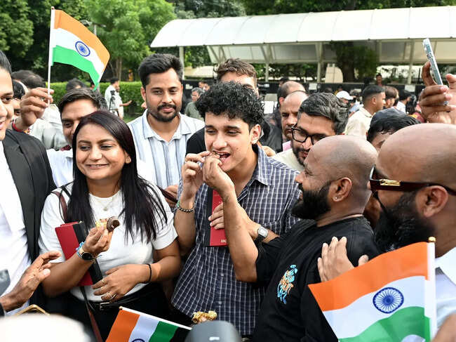 The Supreme Court quashed several first information reports against protesters. It invoked constitutional powers to ensure complete justice for young