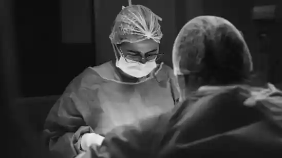 Surgeon charged after allegedly removing wrong organ during surgery
