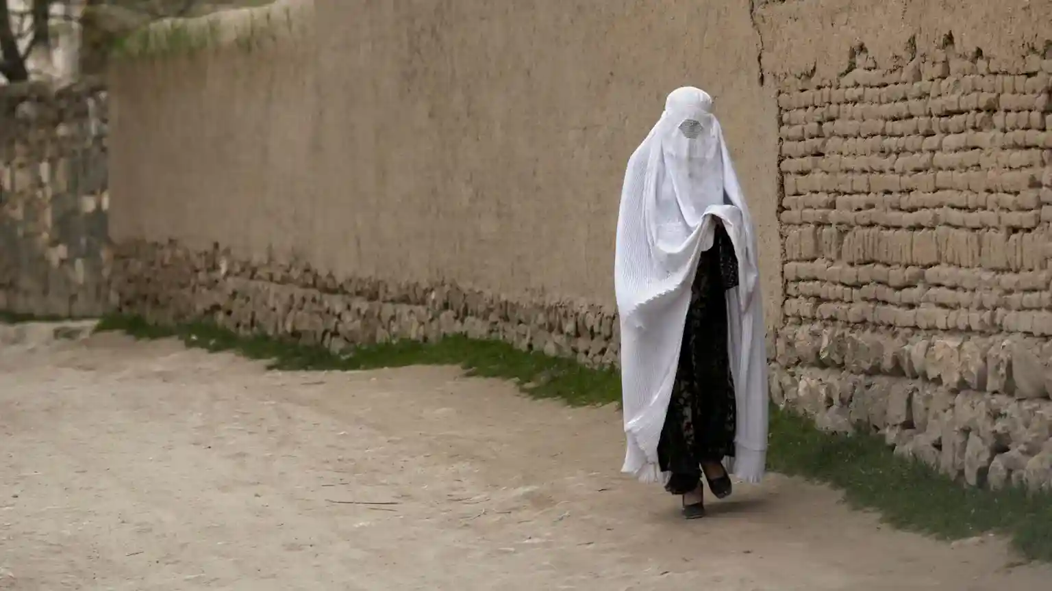 The Taliban authorities in Afghanistan have ordered female patients, caretakers and staff to wear a burka – a full Islamic veil - to enter public health