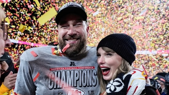 Sports podcaster Bill Simmons set off a wave of speculation about Taylor Swift and Travis Kelce after casually suggesting on his podcast that the Kansas City
