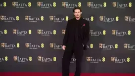 Taylor Swift's former boyfriend and actor Joe Alwyn might be back in the dating game. As per Deuxmoi, during the staging of a play in London last month