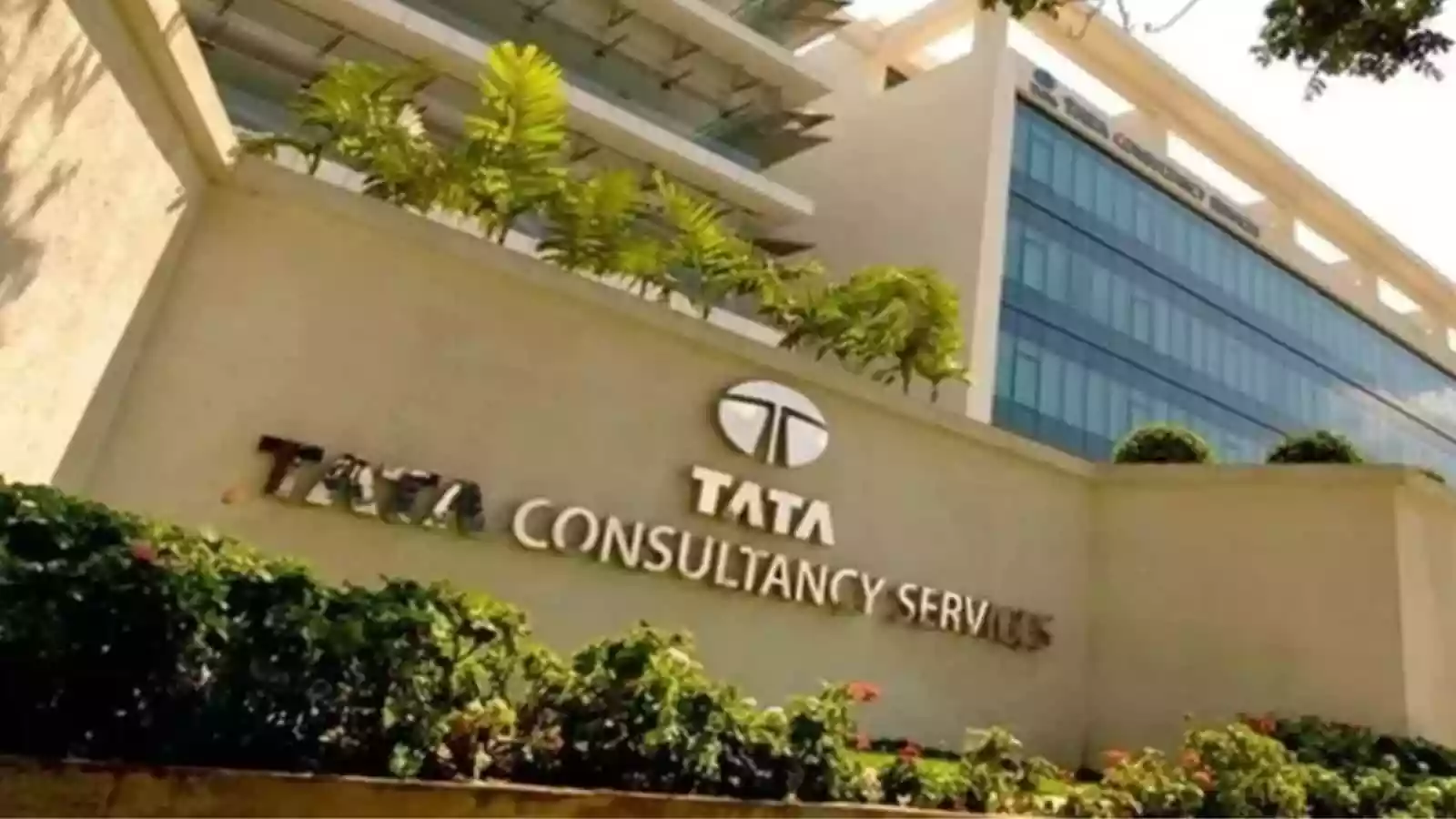 TCS Delays Performance Appraisals For Some Freshers Over Office Attendance Rules