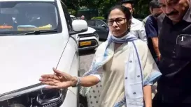<h4>Team rebel swells to 64, late-night raid at Abhishek Banerjee's residence: TMC split worries mount</h4><h4>A police team accompanied by