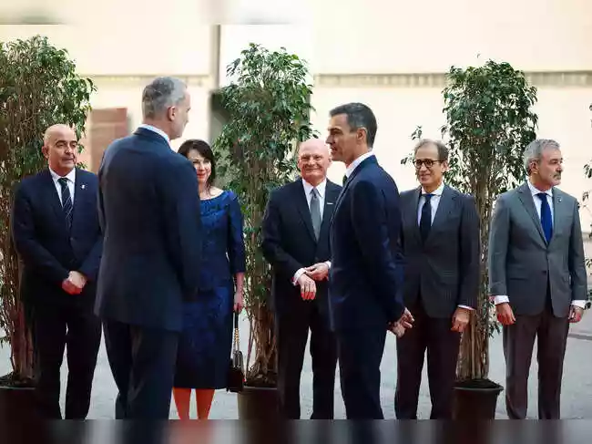 Tens of thousands flocked to the (MWC) in Monday, with this year's edition of the telecoms trade fair marked by efforts to integrate AI into networks