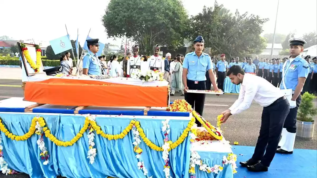 Mortal remains of Wing Commander Namansh Syal, who tragically lost his life in a Tejas aircraft crash during the Dubai Air Show, was brought to the Air Force
