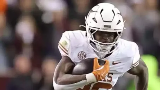 Texas Longhorns running back Quintrevion 