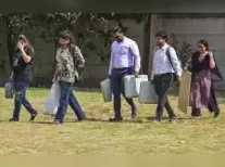 Supporters of Shiv Sena nominee Meenakshi Shinde and rebel candidate Bhushan Bhoir clashed in Thane's Manpada area during civic polls