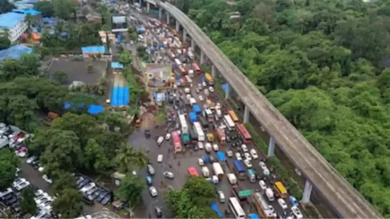 People who travel daily on Ghodbunder Road might finally get some relief from the endless traffic jams. Maharashtra's Transport Minister, Pratap Sarnaik