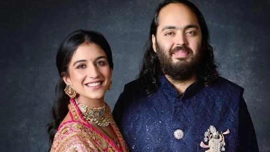 The Ambani family bid adieu to “Antilia Cha Raja” (Antilia's lord) with a grand visarjan procession. A vehicle occupied by members of the Ambani family, friends, and staff was spotted in the rally, with some Ambani members walking behind it. Various moments of the India's richest family were captured during the rally, including one that has now won people over. It shows how Radhika Merchant's bodyguard protected her during a playful battle of flowers with Anant Ambani.