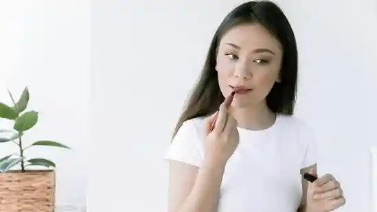 The charm of a nude lipstick is undebatable! The natural appeal and the added charm it renders, nude lipstick shades have become a timeless beauty essential. Be you're heading for a brunch with your friends, or simply it's a casual day at work, a nude lipstick can actually never be a wrong pick.