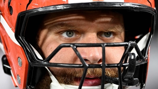 The Cincinnati Bengals ran into a little trouble during their Wednesday, August 13, practice when a scuffle broke out between the offense and defense line. Standing in the front, rookie Shemar Stewart bumped into quarterback Joe Burrow, which sparked an instant reaction from the offense. Veteran center Ted Karras shared his opinion about the scuffle in a post-practice media interaction.