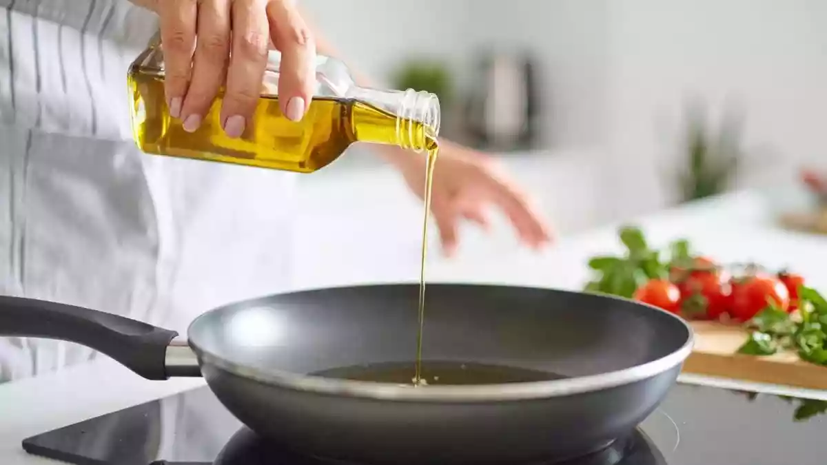 Ever stopped to think about the spoon of oil you pour into your pan every day? That familiar drizzle into the kadhai, so routine it barely registers