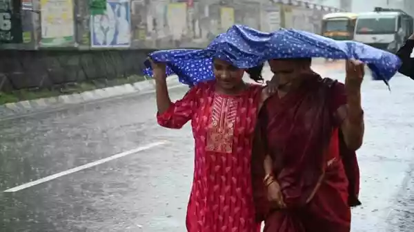 The India Meteorological Department (IMD) issued a heavy rain alert on Sunday for several districts across the country, including Maharashtra, Gujarat, and Tamil Nadu, due to Cyclone Shakti, effective from October 3 to 7. “Heavy to very heavy rainfall with possibility of exceptionally heavy rainfall likely over North Bihar & extremely heavy rainfall over East Uttar Pradesh & Sub-Himalayan West Bengal & Sikkim,” the Met Department said in its daily forecast report.