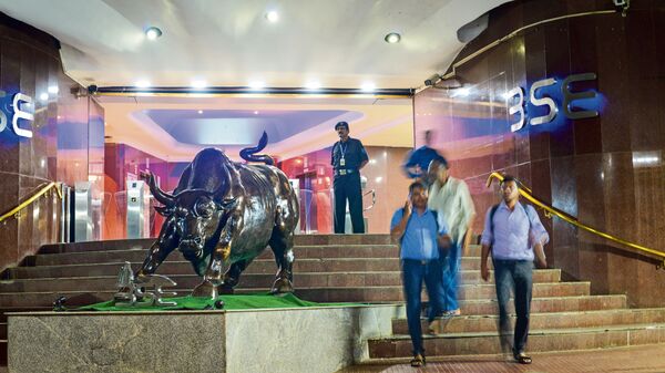 The Indian stock market posted sharp losses in Friday's session, August 8, extending the benchmark indices' weekly losing streak to six weeks, the worst trend bulls have seen in the last five years, indicating sustained selling across the broad. Investor sentiment continues to remain weak amid higher tariffs imposed by US President Donald Trump, disappointing June-quarter earnings so far, and the absence of fresh market triggers, causing Indian stocks to fall to levels not seen since early May and to break key support levels.