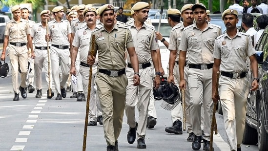 The Inter-State Cell of the Delhi Police's Crime Branch has successfully dismantled a significant drug syndicate based in Bareilly, Uttar Pradesh, arresting two individuals and seizing narcotics with an estimated market value of four crore rupees, along with a large quantity of gold and silver, said the police.