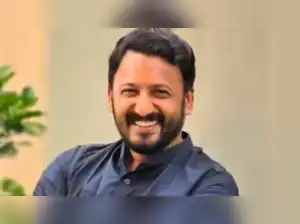 The Kerala Legislative Assembly is bracing for a stormy 12-day session, with both the ruling LDF and opposition UDF poised to clash over issues ranging from alleged police brutality to sexual misconduct allegations against MLA Rahul Mamkootathil. The UDF, despite facing internal challenges, intends to aggressively target the government on various fronts, including corruption allegations and the state's financial constraints.