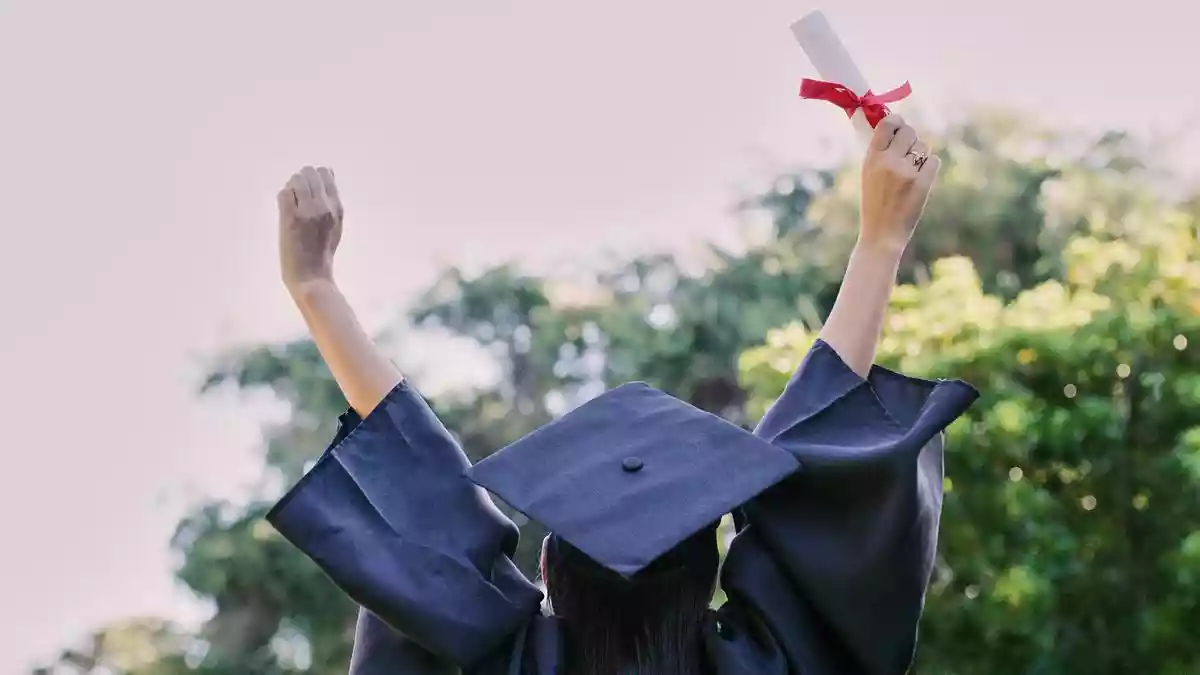 The long-term impact of scholarships on women’s education and employability