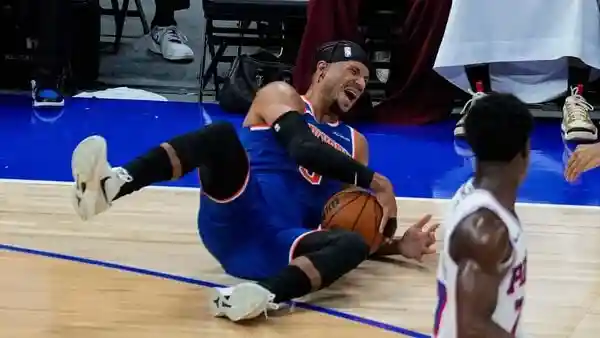 The New York Knicks' NBA preseason opener against the Philadelphia 76ers promised playoff-level intensity, but it took a concerning turn when star forward Josh Hart fell down on the floor in the second quarter on Thursday, October 2, 2025. Hart's apparent back injury led to a controversial ejection.