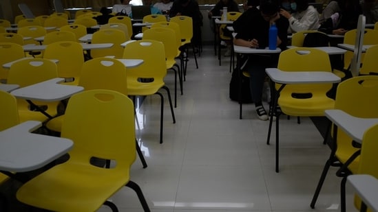 The rise of hybrid learning presents many exciting opportunities, even as the challenges necessitate collaboration between stakeholders in the education ecosystem. Education has always evolved with time. The primary shaping factors leading this evolution remain the changing needs of society as well as the availability of technology tools. Today's scenario is no different, with the entire learning process undergoing a massive transformation. From the chalkboards to computers and now smartboards, the present classrooms have come of age with hybrid learning taking the driving seat. This coming together of physical classrooms and digital platforms presents exciting opportunities, even as this transformation brings forth formidable challenges. With over 1.5 billion students shifted to hybrid learning during the pandemic, teachers have a challenging task of delivering knowledge through a mix of traditional methods and innovative technologies.