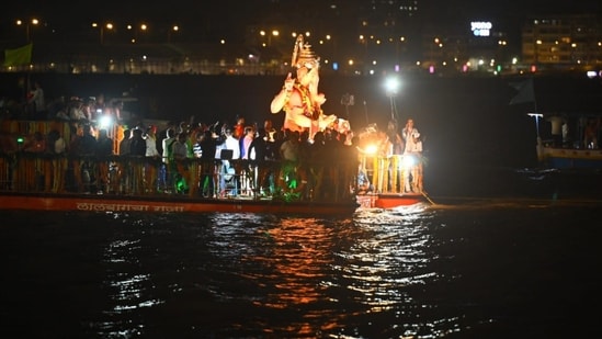The visarjan of the Lalbaugcha Raja – the idol of one of the oldest and most famous Ganpati mandals in Mumbai–was delayed by more than 12 hours on Sunday, breaking from the usual tradition. Usually, the idol immersion into the Arabian Sea happens at most by 9 AM on the day after the Anant Chaturdashi. But this time, the Lalbaugcha Raja completed the journey at the Girgaon Chowpatty around 9 PM.
