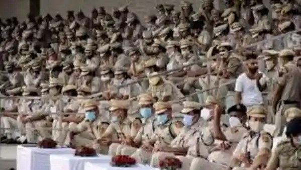 The wait for aspiring officers seeking a career in the Delhi Police is over! The Staff Selection Commission (SSC) has issued the official notification for the Delhi Police Constable Recruitment 2025. This recruitment drive aims to fill 7,565 Constable (Executive) vacancies through an online selection process.