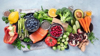 The way we eat is evolving. No longer just about cutting calories or tracking macros, nutrition in 2025 is about understanding how food fuels the body at a cellular level. It's about metabolic health, longevity, gut-brain-skin connections, and nutrients that communicate with our genes.