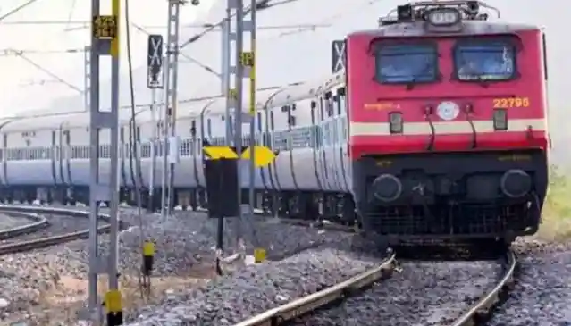 Train Cancellation News: Due to winter fog, the railways have made adjustments to the operation of several trains. Some trains may remain cancelled between