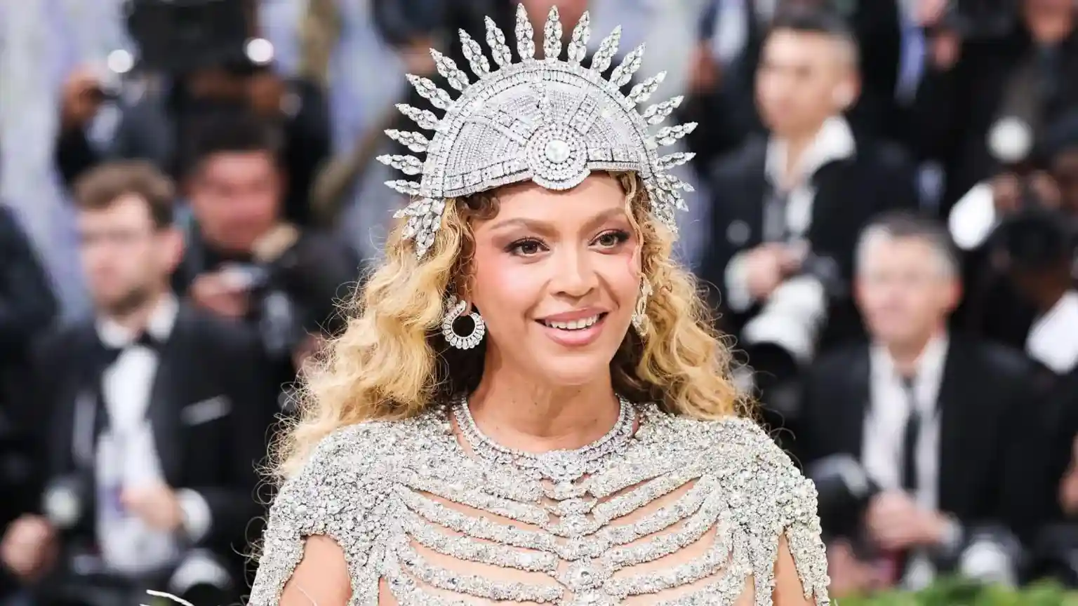 A man who broke into a car and stole hard drives containing unreleased music by Beyoncé has been sentenced to two years in prison. Kelvin Evans, 41