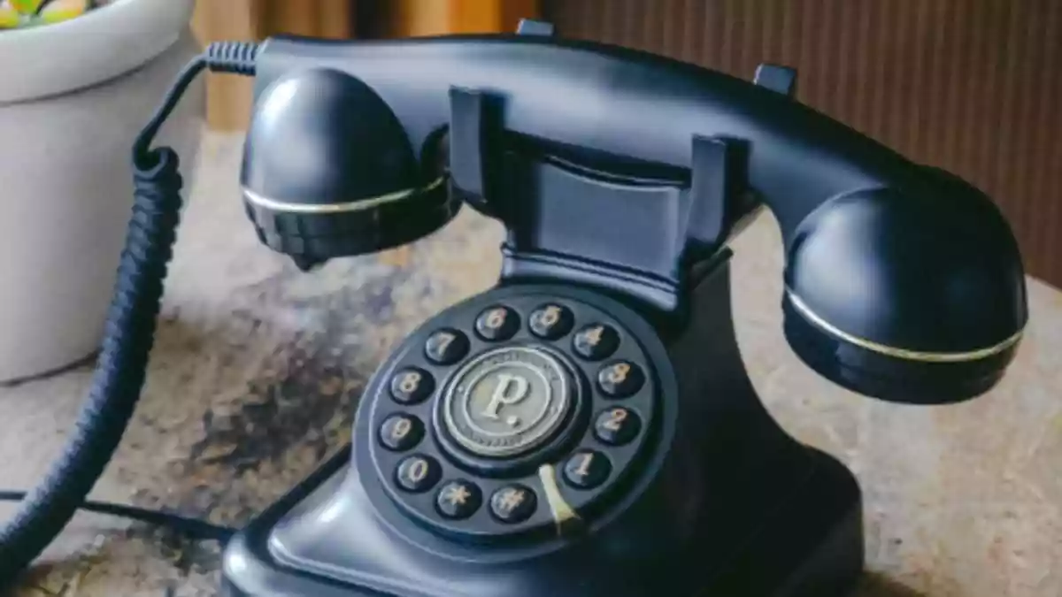 This Retro-Style Landline Phone Can Take Your WhatsApp And FaceTime Calls